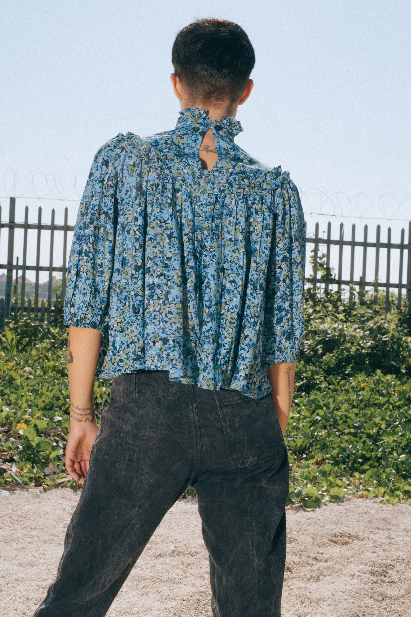 THE JONI TOP - FLORAL EXPLOSION BLUE