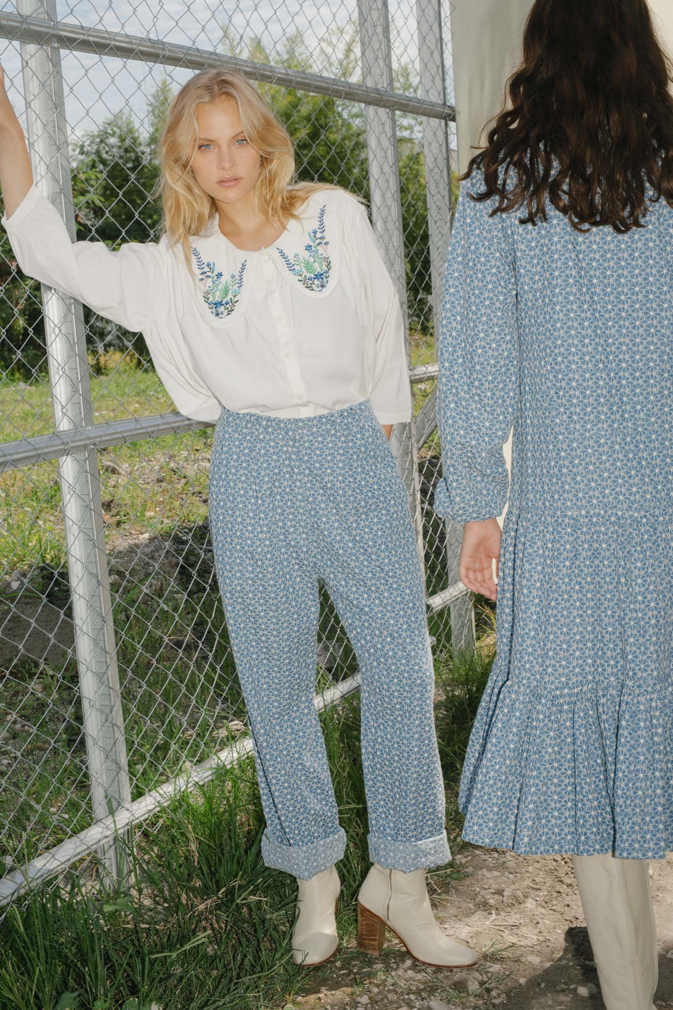 THE CISCO EMBROIDERED DREAM SHIRT - FLOWERS BLUE